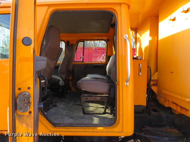 image for item DG3776 2002 International 4900 Crew Cab dump truck