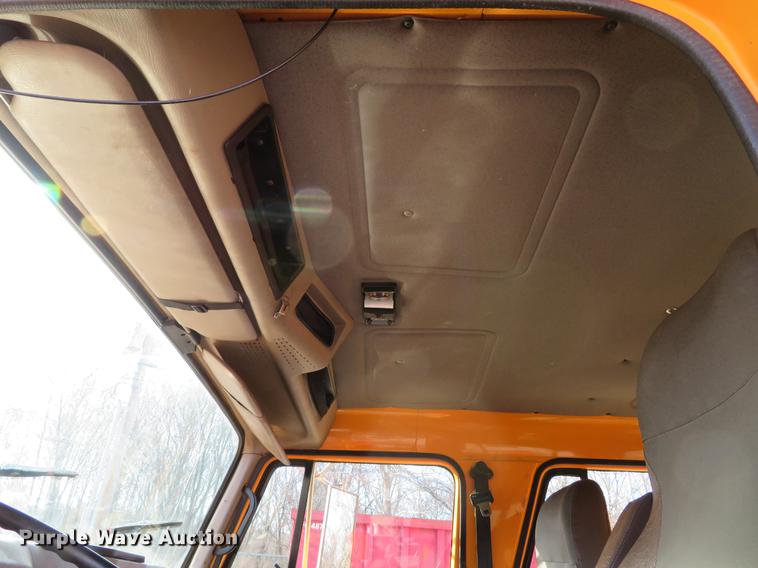 image for item DG3776 2002 International 4900 Crew Cab dump truck