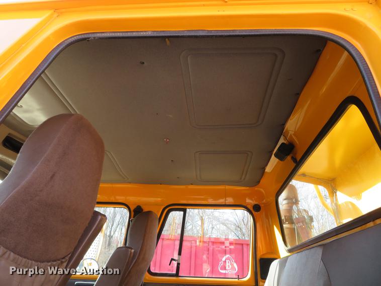 image for item DG3776 2002 International 4900 Crew Cab dump truck