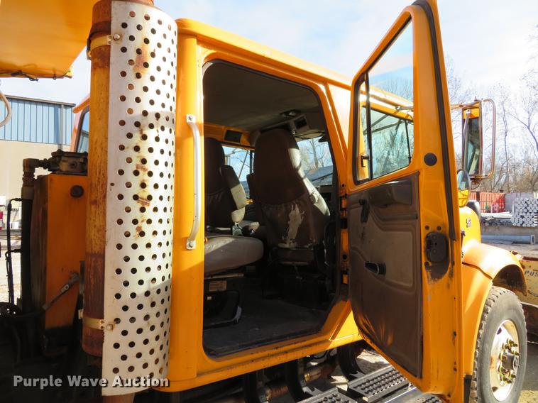 image for item DG3776 2002 International 4900 Crew Cab dump truck