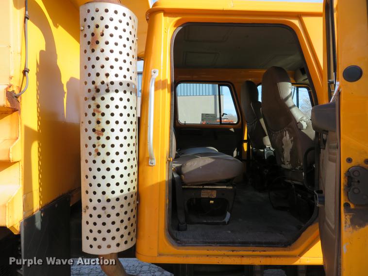 image for item DG3776 2002 International 4900 Crew Cab dump truck