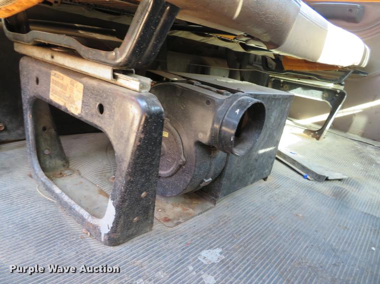 image for item DG3776 2002 International 4900 Crew Cab dump truck