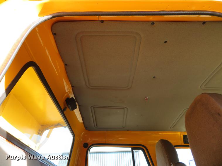 image for item DG3776 2002 International 4900 Crew Cab dump truck