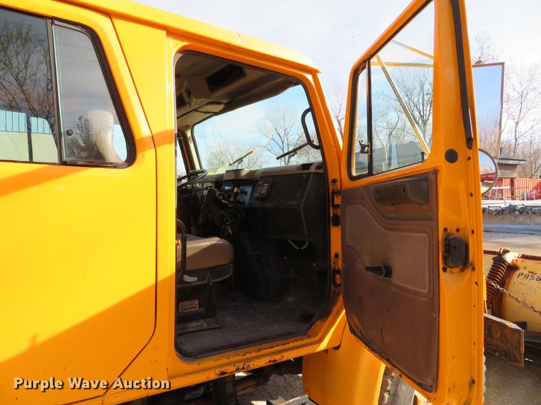 image for item DG3776 2002 International 4900 Crew Cab dump truck