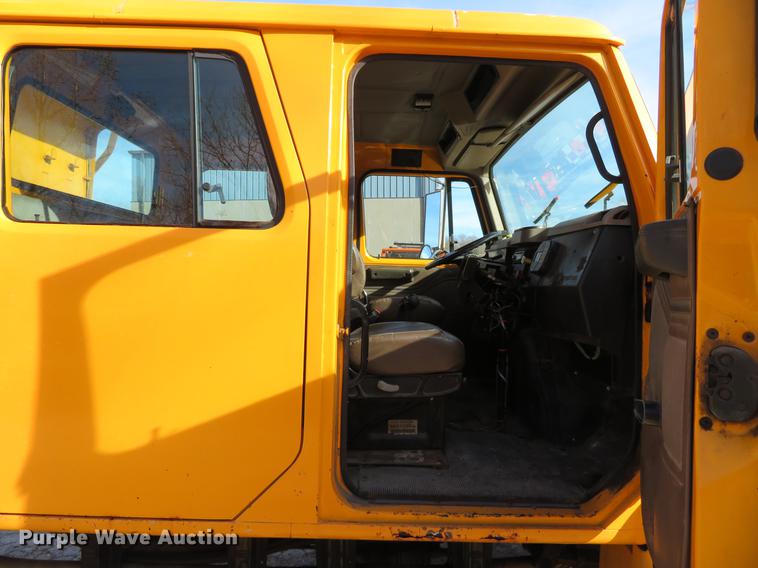 image for item DG3776 2002 International 4900 Crew Cab dump truck
