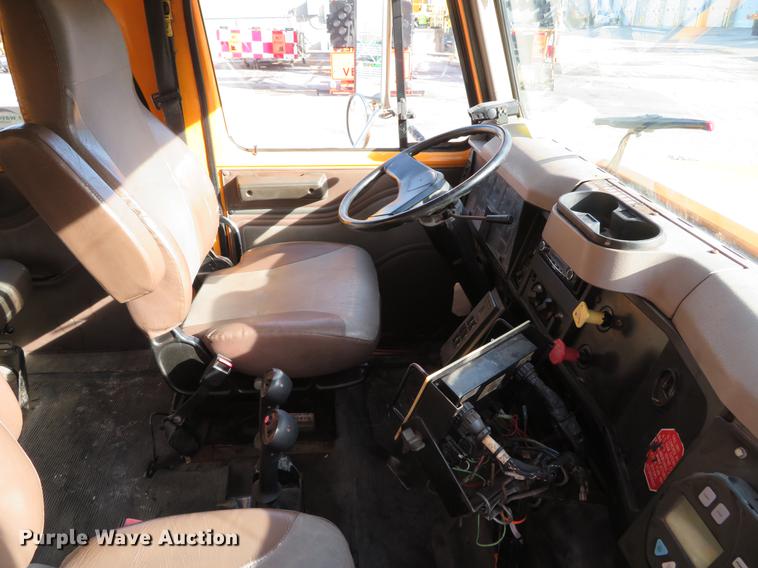 image for item DG3776 2002 International 4900 Crew Cab dump truck