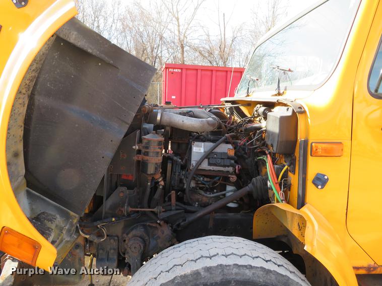 image for item DG3776 2002 International 4900 Crew Cab dump truck