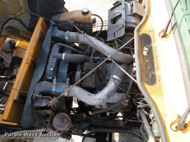 image for item DG3776 2002 International 4900 Crew Cab dump truck