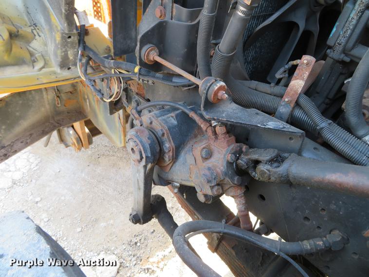 image for item DG3776 2002 International 4900 Crew Cab dump truck