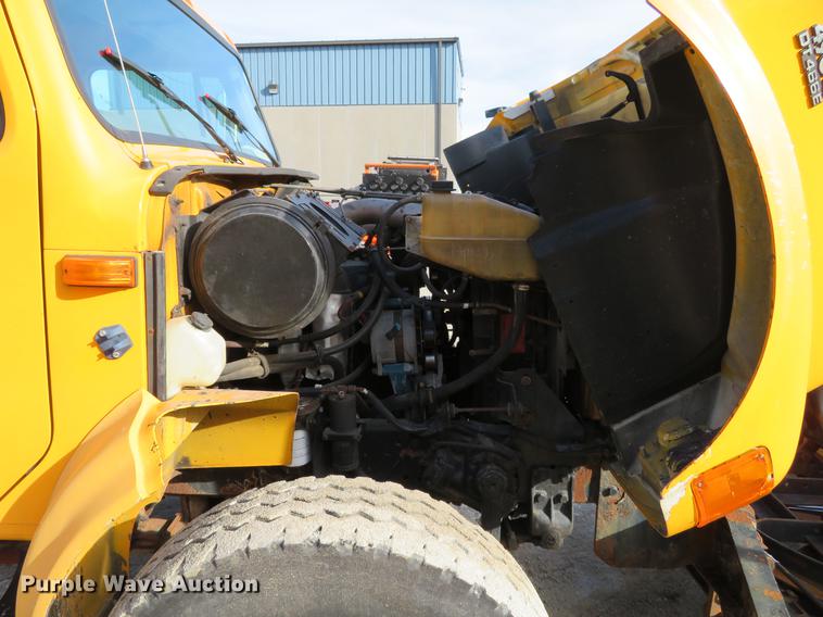 image for item DG3776 2002 International 4900 Crew Cab dump truck