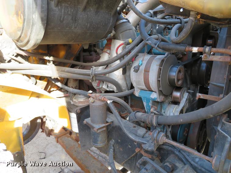 image for item DG3776 2002 International 4900 Crew Cab dump truck