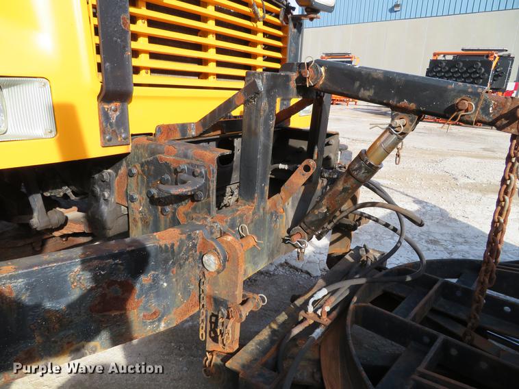 image for item DG3776 2002 International 4900 Crew Cab dump truck