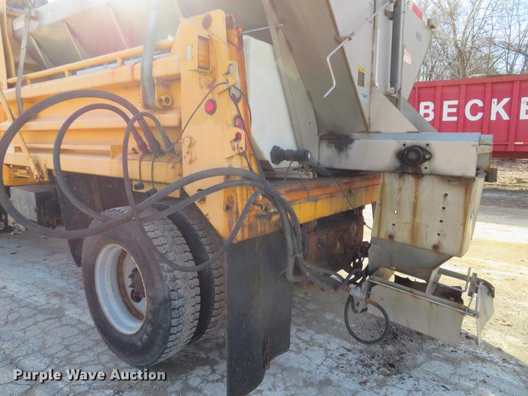 image for item DG3776 2002 International 4900 Crew Cab dump truck