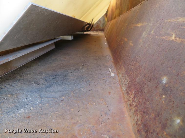 image for item DG3776 2002 International 4900 Crew Cab dump truck