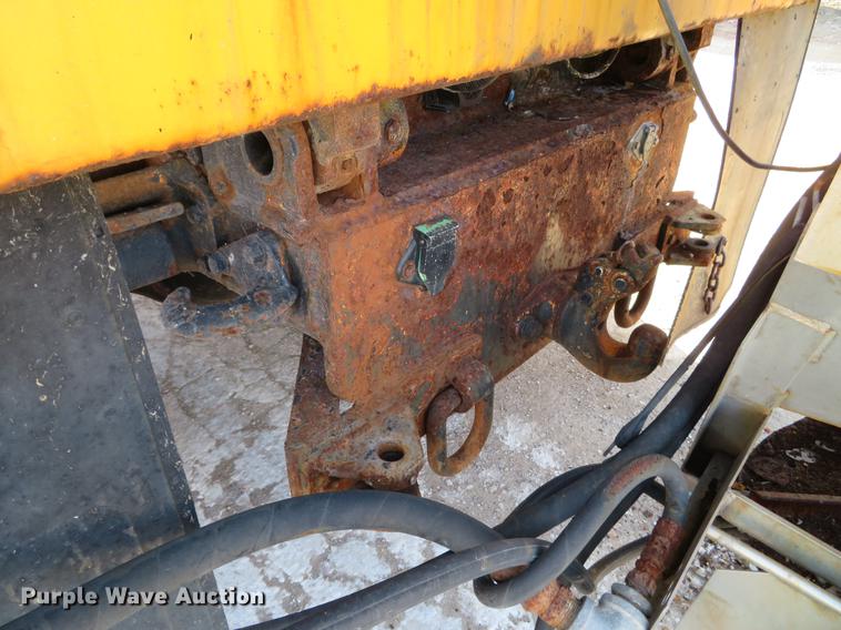 image for item DG3776 2002 International 4900 Crew Cab dump truck