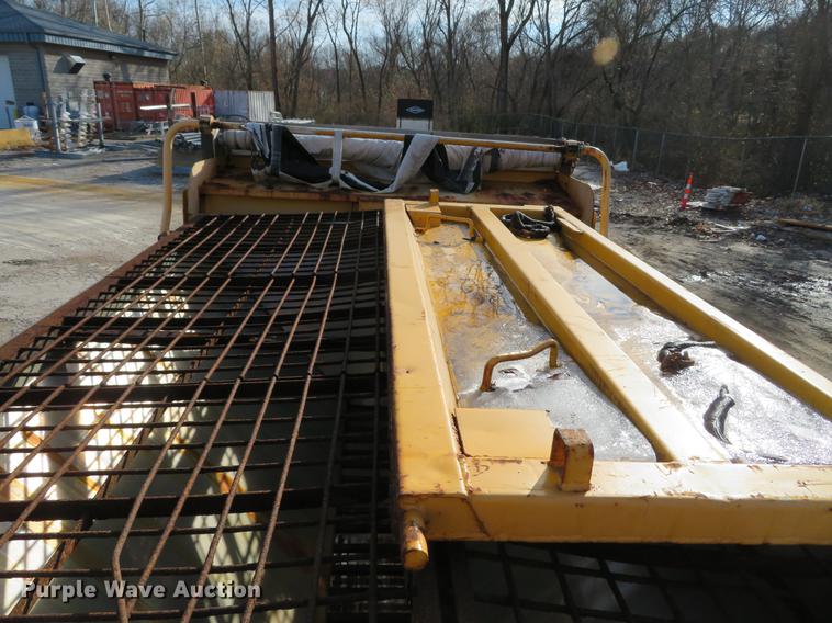 image for item DG3776 2002 International 4900 Crew Cab dump truck