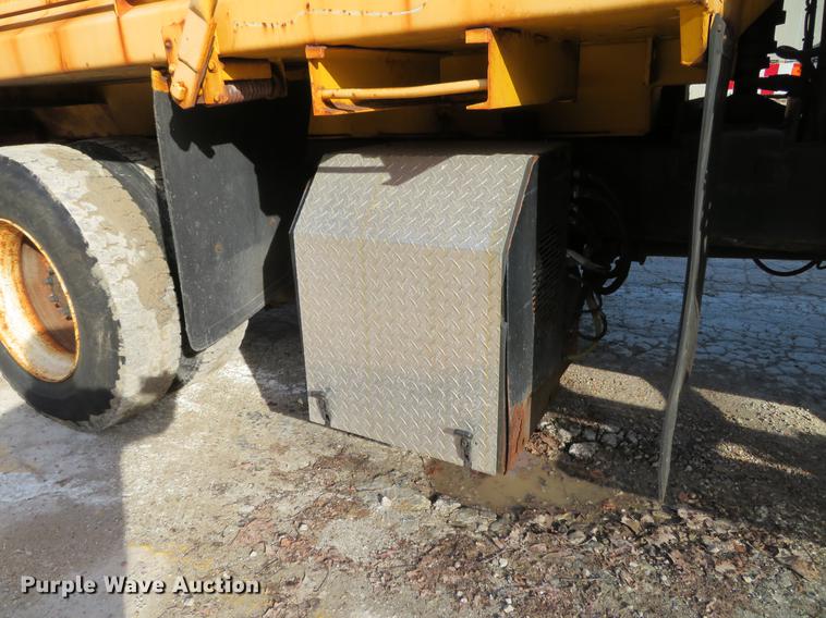 image for item DG3776 2002 International 4900 Crew Cab dump truck