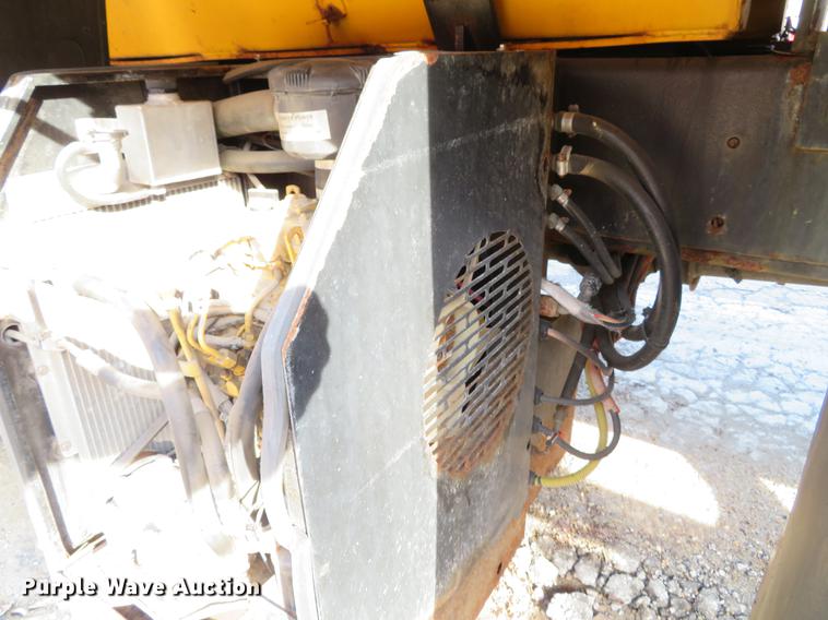 image for item DG3776 2002 International 4900 Crew Cab dump truck