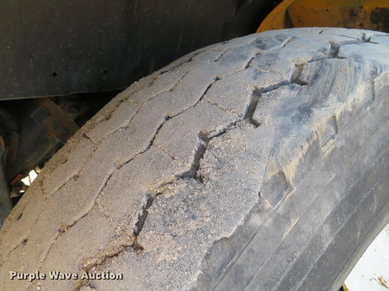 image for item DG3776 2002 International 4900 Crew Cab dump truck