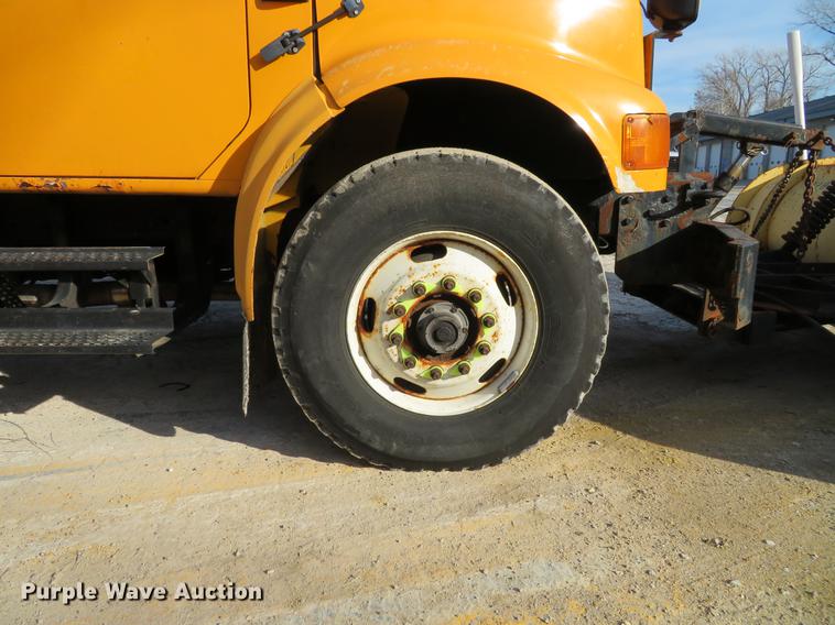 image for item DG3776 2002 International 4900 Crew Cab dump truck