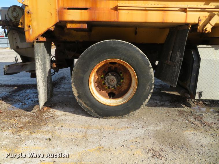 image for item DG3776 2002 International 4900 Crew Cab dump truck