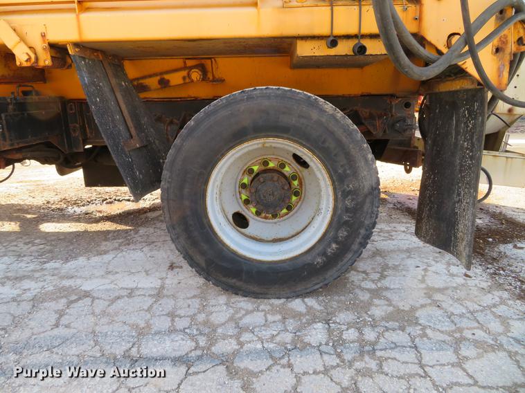 image for item DG3776 2002 International 4900 Crew Cab dump truck