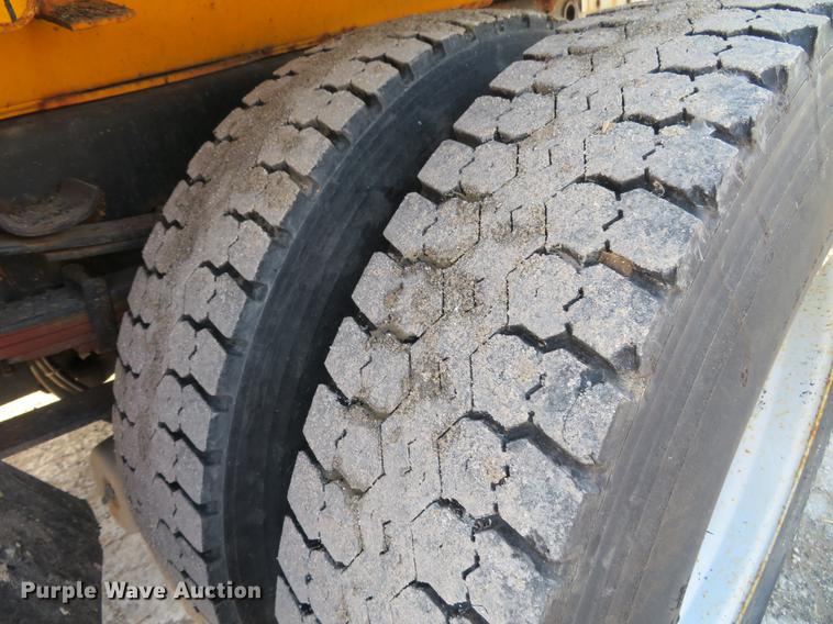 image for item DG3776 2002 International 4900 Crew Cab dump truck