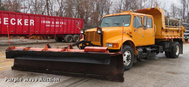 image for item DG3786 2002 International 4900 Crew Cab dump truck