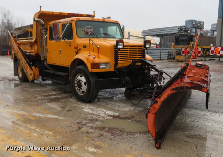 image for item DG3786 2002 International 4900 Crew Cab dump truck