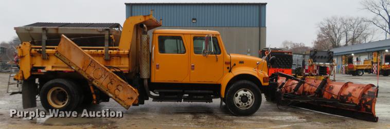image for item DG3786 2002 International 4900 Crew Cab dump truck