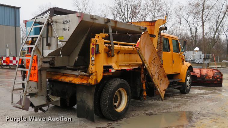 image for item DG3786 2002 International 4900 Crew Cab dump truck