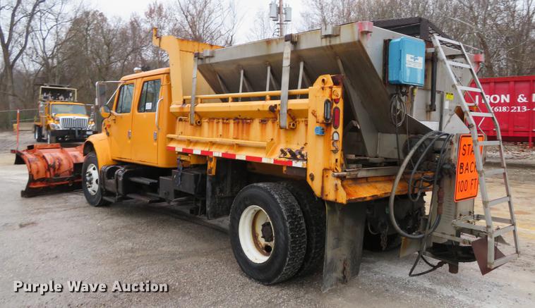 image for item DG3786 2002 International 4900 Crew Cab dump truck