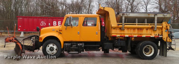 image for item DG3786 2002 International 4900 Crew Cab dump truck