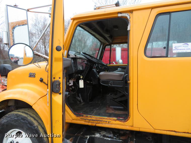 image for item DG3786 2002 International 4900 Crew Cab dump truck