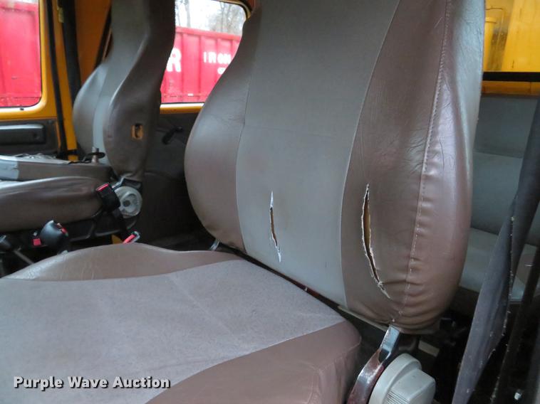 image for item DG3786 2002 International 4900 Crew Cab dump truck