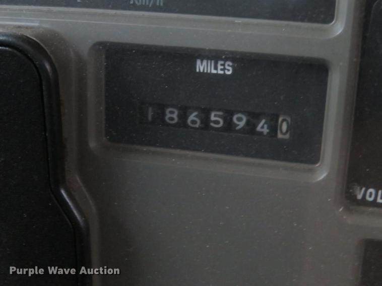 image for item DG3786 2002 International 4900 Crew Cab dump truck