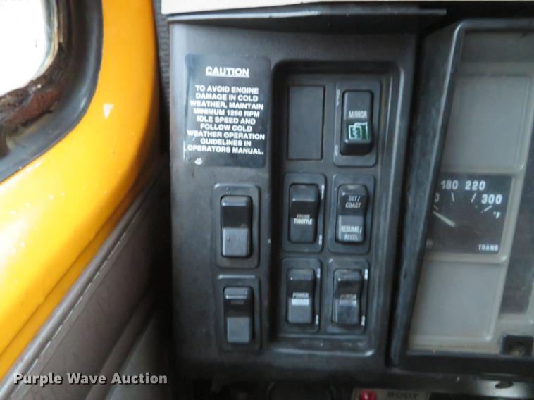 image for item DG3786 2002 International 4900 Crew Cab dump truck