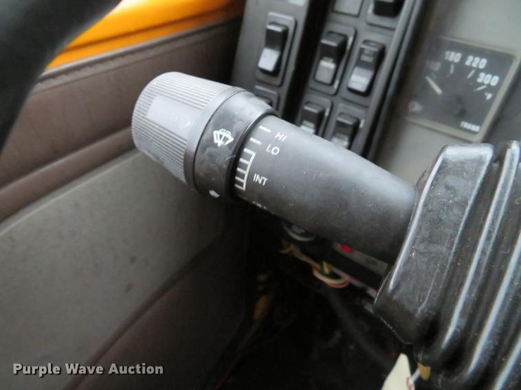 image for item DG3786 2002 International 4900 Crew Cab dump truck