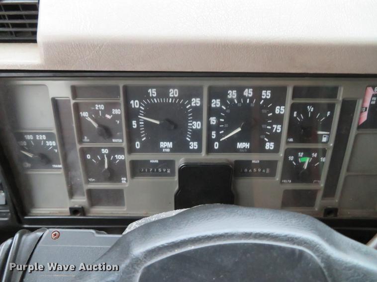 image for item DG3786 2002 International 4900 Crew Cab dump truck