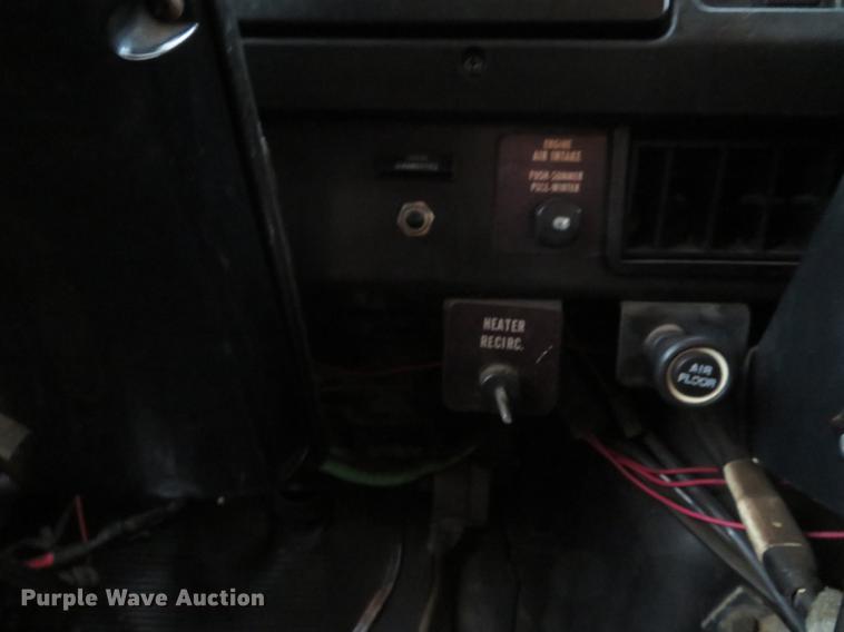 image for item DG3786 2002 International 4900 Crew Cab dump truck