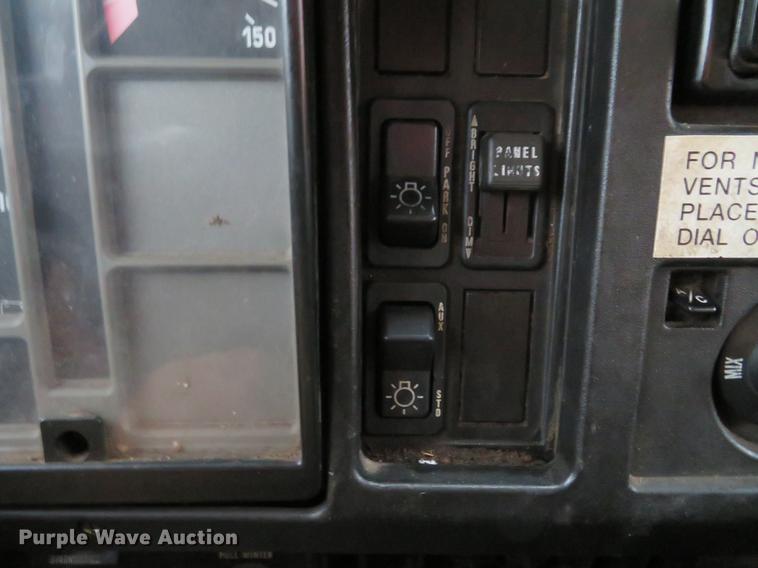 image for item DG3786 2002 International 4900 Crew Cab dump truck