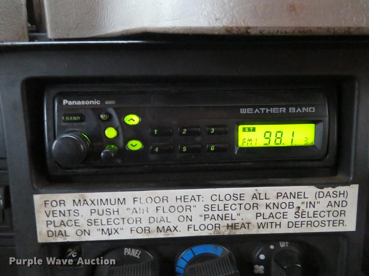 image for item DG3786 2002 International 4900 Crew Cab dump truck