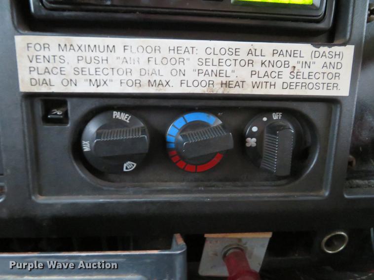 image for item DG3786 2002 International 4900 Crew Cab dump truck