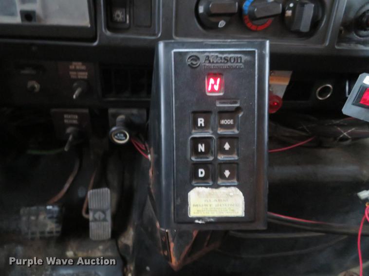 image for item DG3786 2002 International 4900 Crew Cab dump truck