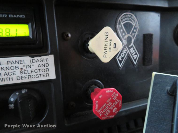 image for item DG3786 2002 International 4900 Crew Cab dump truck