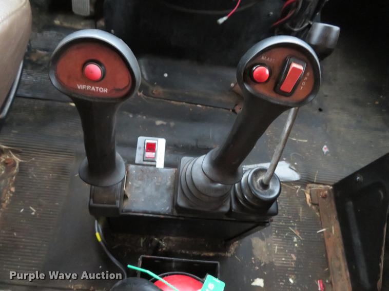 image for item DG3786 2002 International 4900 Crew Cab dump truck