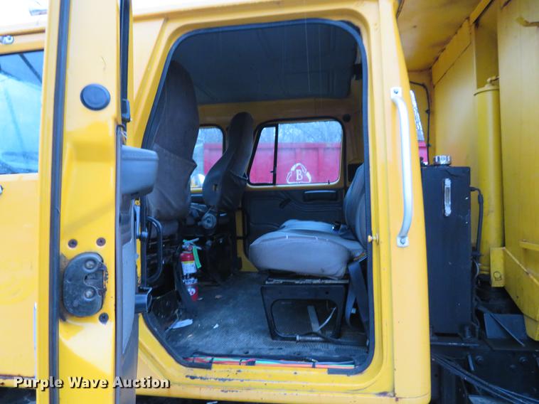 image for item DG3786 2002 International 4900 Crew Cab dump truck