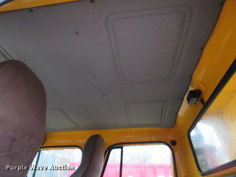 image for item DG3786 2002 International 4900 Crew Cab dump truck