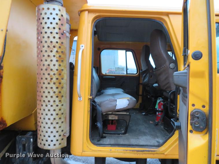 image for item DG3786 2002 International 4900 Crew Cab dump truck