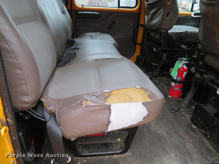 image for item DG3786 2002 International 4900 Crew Cab dump truck